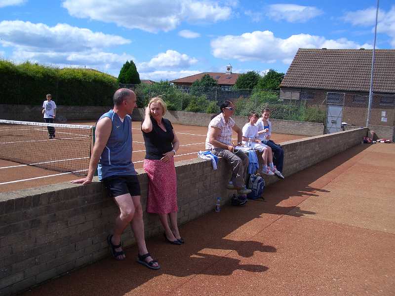 CIMG2596.JPG - Spectators, umpire and the balls girls