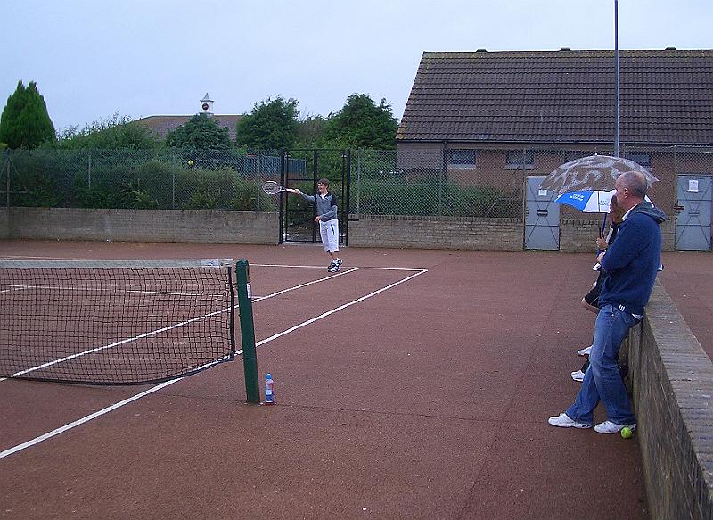 CIMG3764.JPG - Scott returning (note the spectators' umbrellas!)